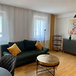 Klimatisiertes Altstadt-apartment Mit Terrasse Im Zentrum - Aelium Cetium Appartement