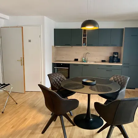 Klimatisiertes Altstadt-apartment Mit Terrasse Im Zentrum - Aelium Cetium Sankt Poelten