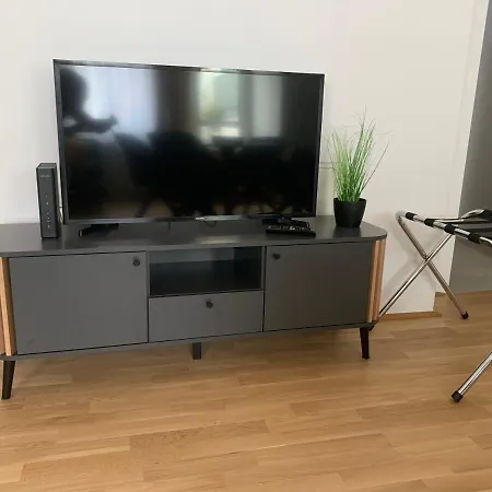 Air-conditioned, Quiet With A Terrace In Center Of St Poelten - Smart Tv * Sankt Poelten