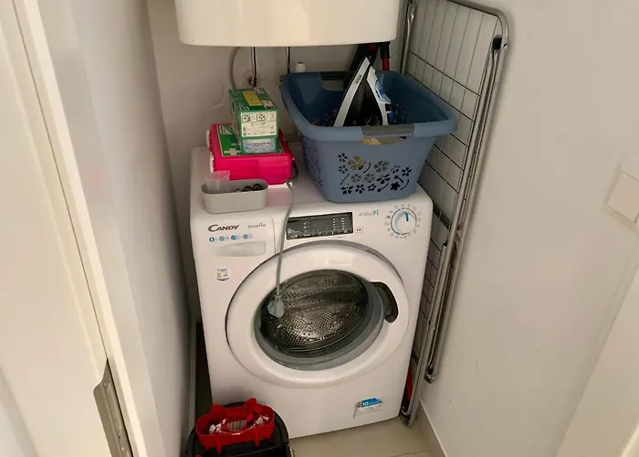 Air-conditioned, Quiet With A Terrace In Center Of St Poelten - Smart Tv